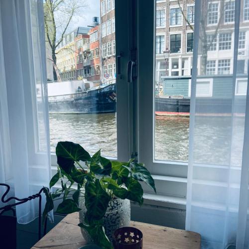 Houseboat Bonnie, Amsterdam (photo 6)