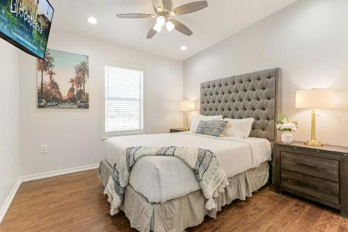 Elegant 4BR Condo in Downtown by Hosteeva - image 11