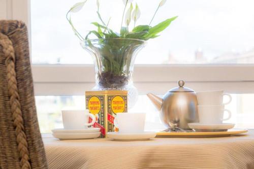 F23 App 25 Kurt S Island - image 3