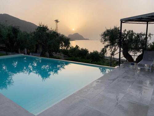 Beautiful villa on the seaside with pool gîte à louer Sant'Ambrogio