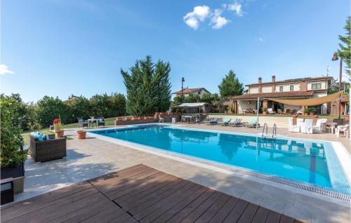 Stunning home in ISERNIA with Outdoor swimming pool, WiFi and 3 Bedrooms gîte à louer Bojano