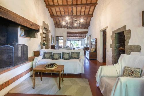 Stone built farmhouse Antica Torre by VacaVilla in Lamole