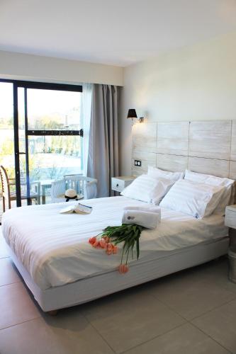 รีฟ ดอร์ โฮเทล (Rives d Or Hotel) in ลา แซย์น-ซูร์-แมร์