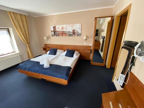 Deluxe Double Room with Castle View