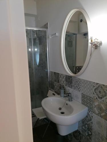Triple Room with Sea View image 10