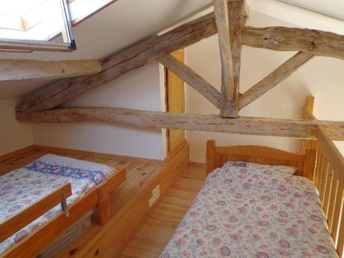 2 bedrooms, 4 beds