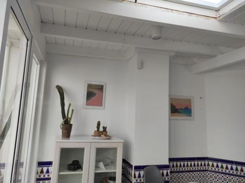 Laylas Beach Art House 5