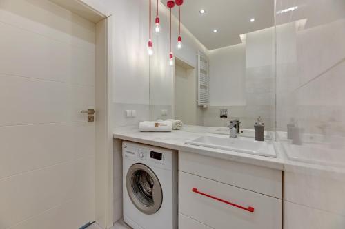 One-Bedroom Apartment image 7