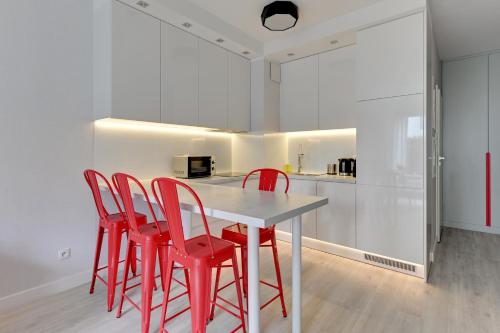 One-Bedroom Apartment image 5