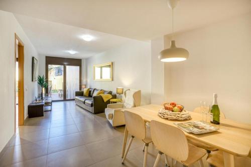 Ground floor apartment in Centre of Torroella De Montgri in 托羅埃利亞