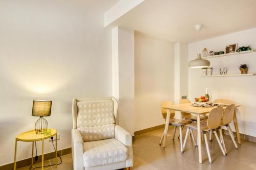 Ground floor apartment in Centre of Torroella De Montgri in 托羅埃利亞