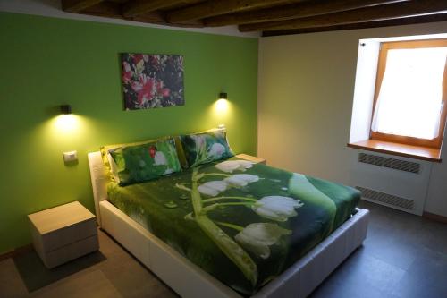 1 queen bed, 1 twin bed