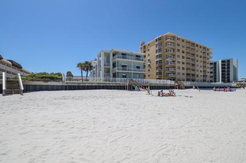 Strand, Coastal Waters in New Smyrna Beach (Florida)