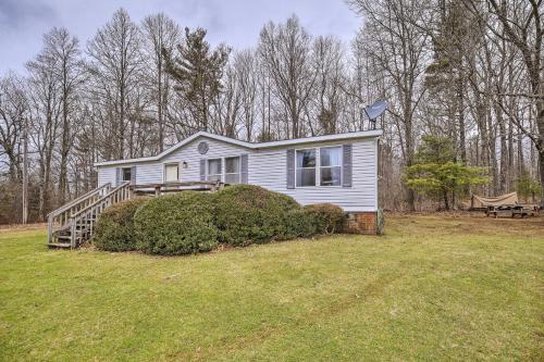 Serene Home 2 Decks, 3 Mi to Blue Ridge Pkwy in Willis, USA