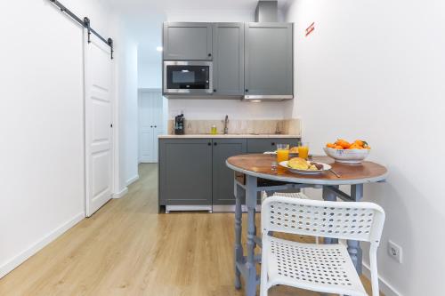 Vita Portucale | Stylish Apartment Campo Ourique - image 3