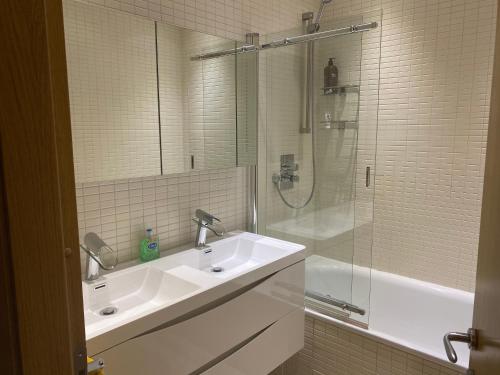 2 bed Chic Apartment in Glasgow City Centre, Glasgow (foto 6)