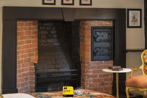 Tudor House Hotel - image 3