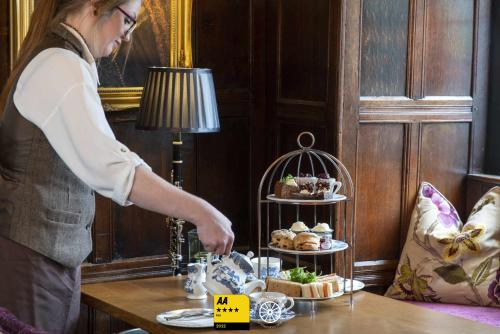 Tudor House Hotel - image 5