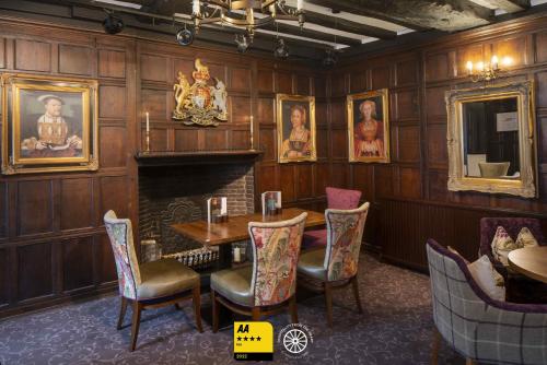 ผับ/เลาจน์, The Tudor House Hotel, Tewkesbury, Gloucestershire - The Coaching Inn Group in ติวเกสเบอรี