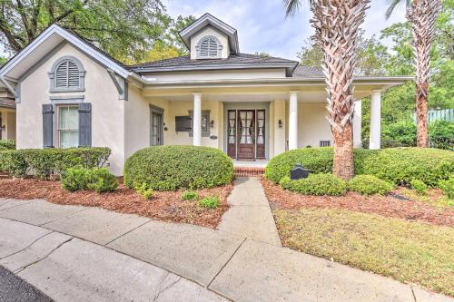 7 Mi to Beach Bluffton Cottage with Furnished Patio in บลัฟฟ์ตัน (SC)