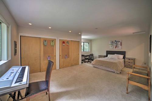 Guestroom, Tree-Lined Los Gatos Home with Spacious Deck! in Scotts Valley (CA)