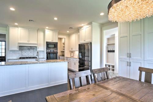 Spacious Texas Getaway w/ Fire Pit & Pond! in Yorktown (TX)
