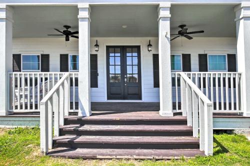 Spacious Texas Getaway with Fire Pit and Pond!