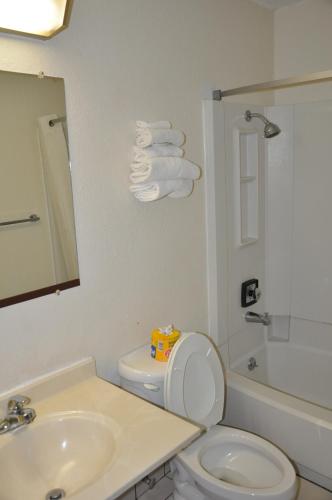 Heritage Inn Stop at Heritage Inn to discover the wonders of Beaumont (TX). Both business travelers and tourists can enjoy the hotels facilities and services. 24-hour front desk, facilities for disabled guests, f