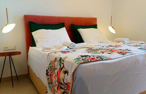 2 bedrooms, 4 beds