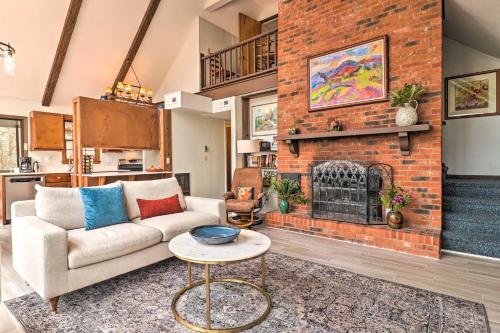 Breathtaking Brevard Home with Screened Porch! in Brevard, USA