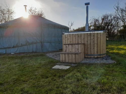 Beautiful Rural Yurt with Fire pit near Bruton - image 12