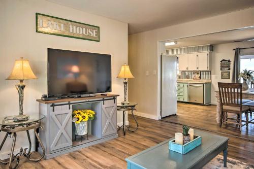 Lakefront Gem with Screened Porch and Game Room! Lakefront Gem with Screened Porch and Game Room!