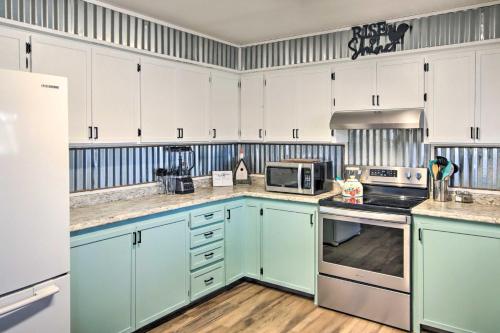 Lakefront Gem with Screened Porch and Game Room! in Shell Knob, USA