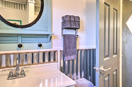 Lakefront Gem with Screened Porch and Game Room! Lakefront Gem with Screened Porch and Game Room!