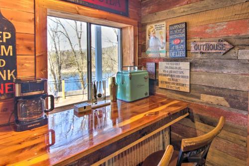 Lakefront Gem with Screened Porch and Game Room! Lakefront Gem with Screened Porch and Game Room!