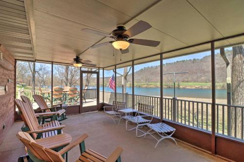 B&B Norfork - Scenic Riverview Getaway with Screened Porch! - Bed and Breakfast Norfork