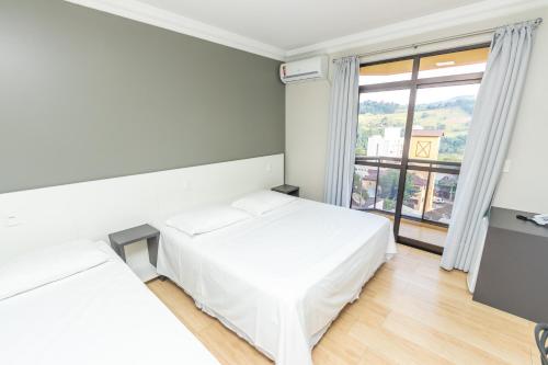 3 twin beds