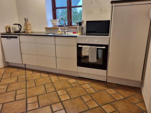 Kitchen, Elling Bed & Breakfast in Frederikshavn