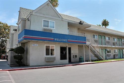 Motel 6-Bakersfield, CA - East