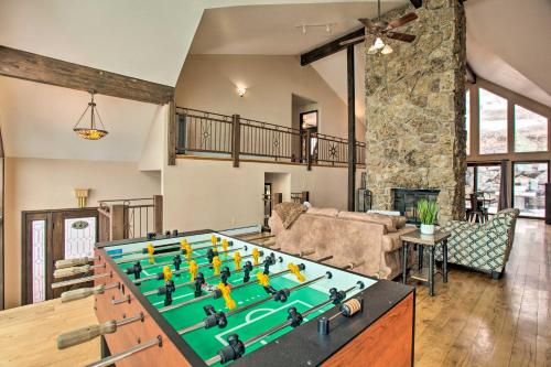 Evergreen Retreat and Hot Tub, Mtn Views and Game Room in Floyd Hill