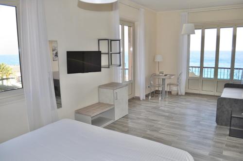 Deluxe Double or Twin Room with Sea View