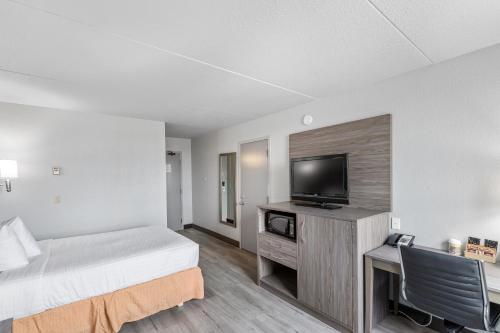 Emerald Hotel & Suites Room Type - Standard Double Room