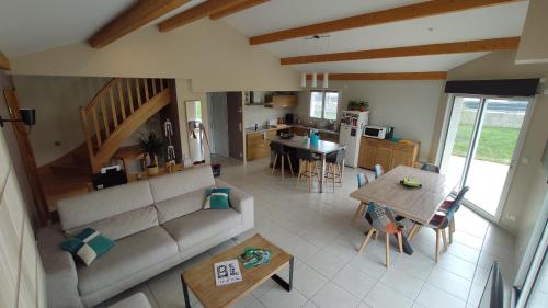 Maison & Jardin 15min de St-Étienne gîte à louer Dicles