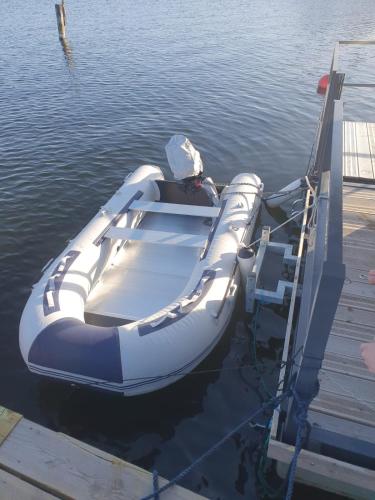 Schwimmendes Haus, freier Blick aufs Wasser im Schärengebiet Blankaholm inkl Boot