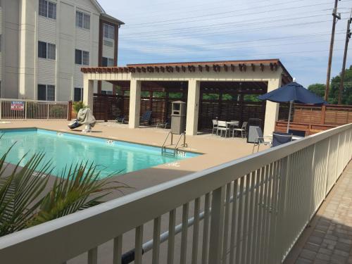 Candlewood Suites Charlotte - Arrowood
