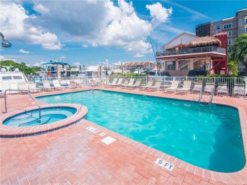 Úszómedence, Madeira Bay Resort in Madeira Beach (Florida)