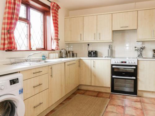 Courtyard Cottage Duns - image 6