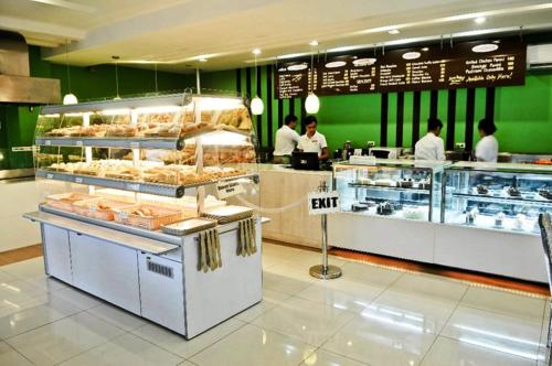 Food and beverages, L'Fisher Hotel in Bacolod (Negros Occidental)