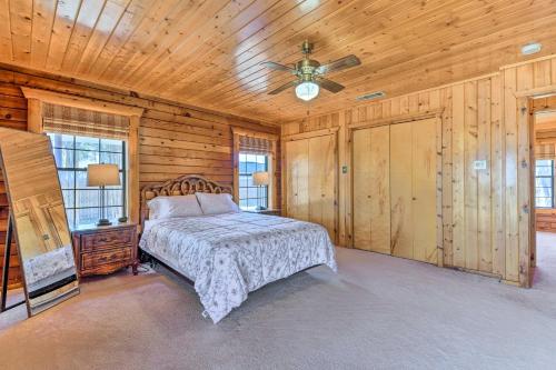 Lakefront Cabin and Guest House Near Granbury Square