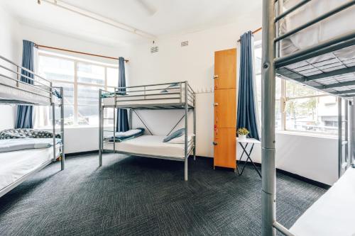 Maze Backpackers Room Type - 1 Person in 6-Bed Dormitory with Shared Bathroom - Mixed